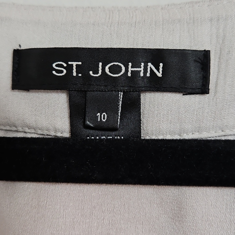 St. John Silk Sleeveless Pleated Scoop Neck Tank Top Limestone Gray Size 10 - Picture 4 of 11